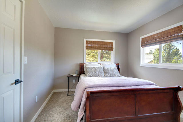 1225 Crestwood Drive, Big Bear CA: https://media.crmls.org/mediaz/64ffbddd-1a82-44ab-835c-ba8c17396483.jpg
