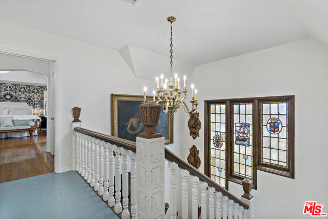 340 S Plymouth Boulevard, Los Angeles CA: https://media.crmls.org/mediaz/64ffe2a6-0f8a-4efa-813f-02e6712cb392.jpg
