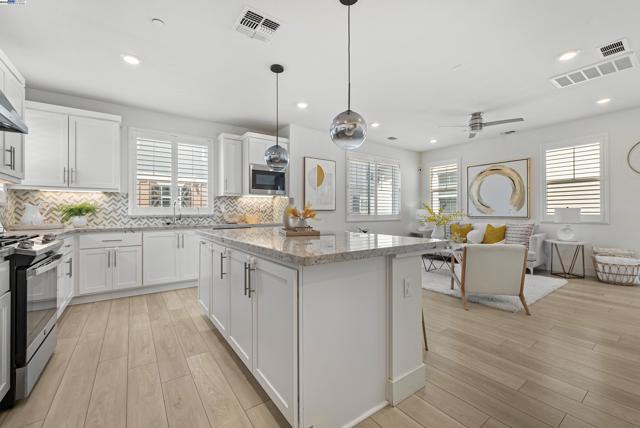 37456 Sand Drift Rd, Newark CA: https://media.crmls.org/mediaz/65001422-5623-446a-8557-73c15a2b249b.jpg