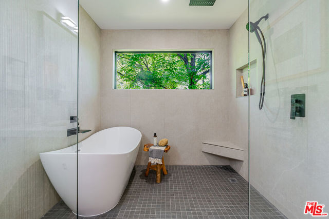 11559 La Maida Street, Valley Village CA: https://media.crmls.org/mediaz/65004464-80a7-4163-8369-10a77ef11132.jpg