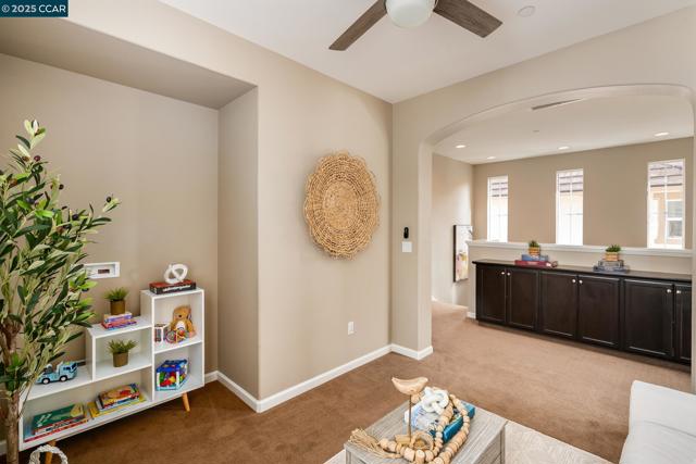 5617 Evolene St, Danville CA: https://media.crmls.org/mediaz/65012044-122b-4870-a7ce-0cbec59f826e.jpg
