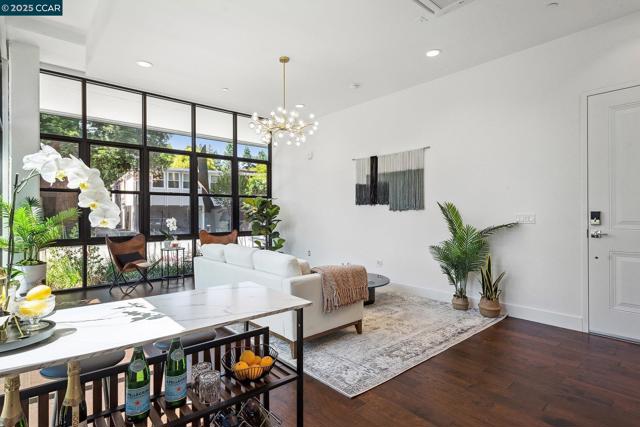 210 Lafayette Circle, Lafayette CA: https://media.crmls.org/mediaz/6501d1d9-60e6-40c6-a2a7-0f71ba1351ad.jpg