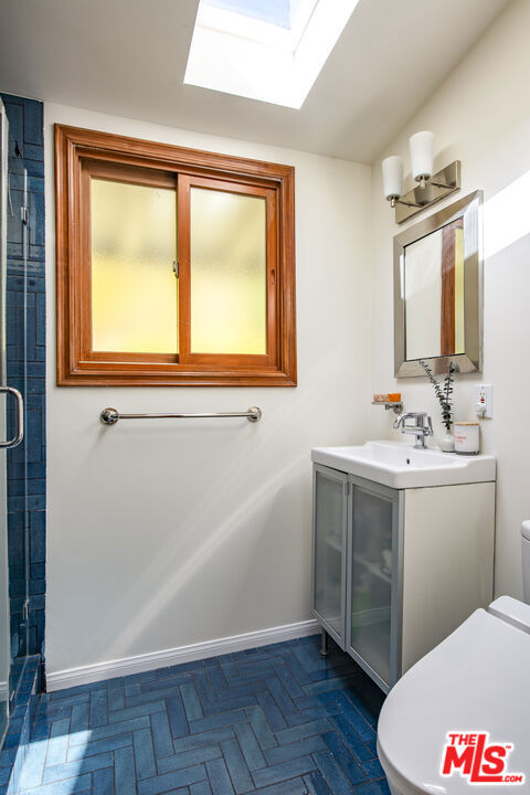https://media.crmls.org/mediaz/6501e4f9-dda1-485c-8f42-415d3c5bc5d6.jpg?preset=X-Large