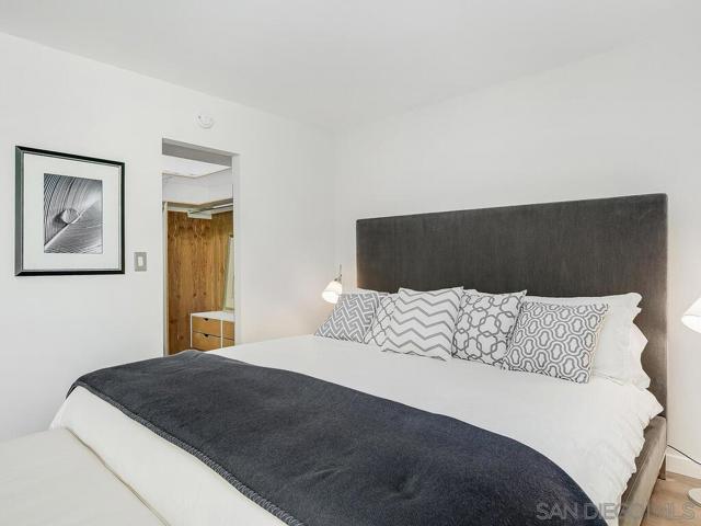 1720 Avenida del Mundo, Coronado CA: https://media.crmls.org/mediaz/65020397-30e3-462f-9b88-07ac966a2418.jpg