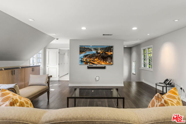 Drew Fenton | 3170 KINGS Court Los Angeles CA | MLS: 7365327 Drew Fenton | 3170 KINGS Court Los Angeles CA | MLS: 7365327