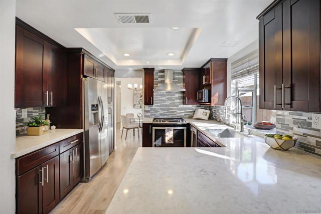 10366 Rancho Carmel Dr, San Diego CA: https://media.crmls.org/mediaz/65022e15-99a2-411d-a9f1-a7ec18013472.jpg