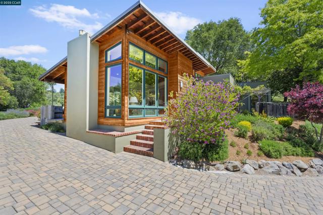 53 Tara Rd, Orinda CA: https://media.crmls.org/mediaz/6502513b-ddec-40af-aafe-dd2a66c7409d.jpg