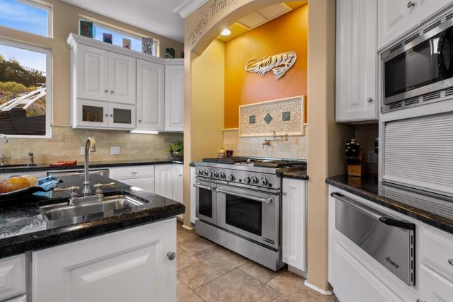 2772 Firebrand Drive, Alpine CA: https://media.crmls.org/mediaz/6502ca0f-d9c4-473c-8f5b-5f9e5a1e98eb.jpg