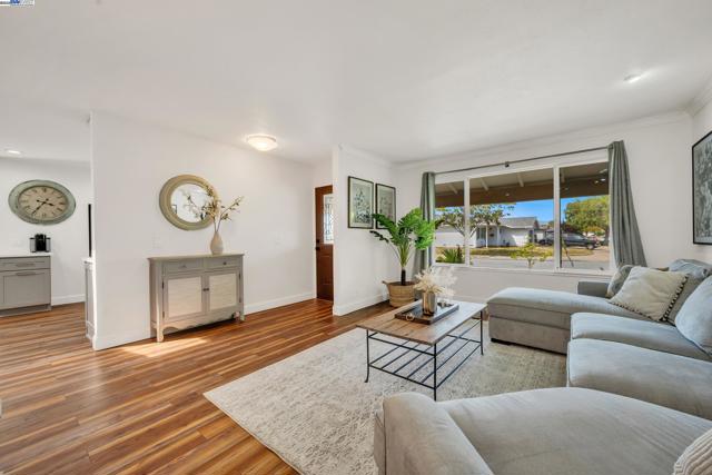 38243 Manzanita St, Newark CA: https://media.crmls.org/mediaz/650310a0-5619-46c0-8cc3-b3c19259a707.jpg
