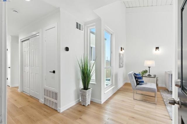 100 Byrne St, Daly City CA: https://media.crmls.org/mediaz/6503128e-cee2-47ce-9362-cc39363aab51.jpg