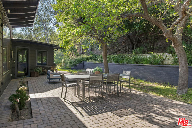2235 Villa Heights Road, Pasadena CA: https://media.crmls.org/mediaz/6503a1a1-a81e-48c7-9e20-4ecaabb45415.jpg