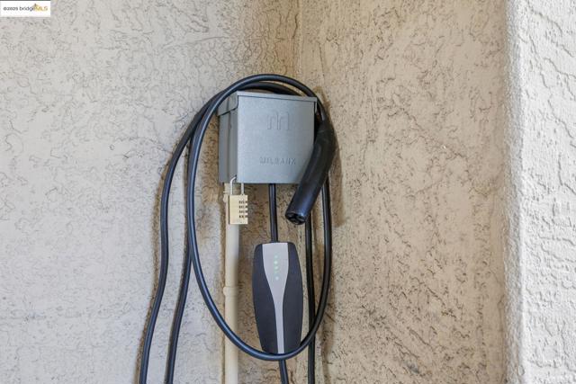 40 Spy Glass Hill, Oakland CA: https://media.crmls.org/mediaz/6503d5a6-dba5-43ea-87f3-839a5b6bd5ae.jpg