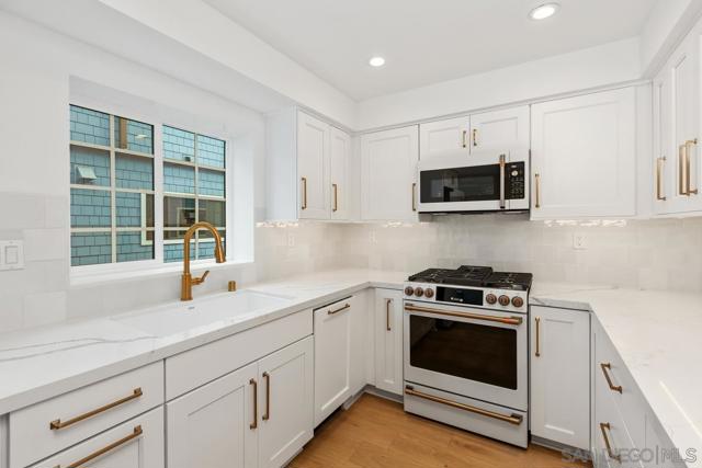 551 Orange Ave, Coronado CA: https://media.crmls.org/mediaz/65046f33-65de-412b-a811-9d8e41f540f2.jpg