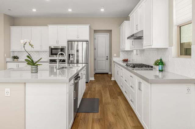 Detail Gallery Image 8 of 44 For 675 Westbrook Loop, San Marcos,  CA 92078 - 5 Beds | 4/1 Baths