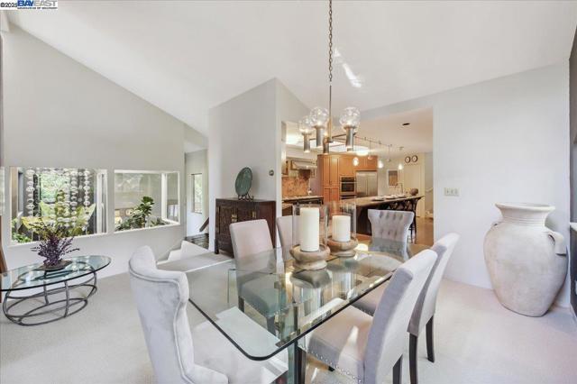 391 Oak Ln, Pleasanton CA: https://media.crmls.org/mediaz/6504a773-ca18-4e59-9c27-b0cd3a739f28.jpg