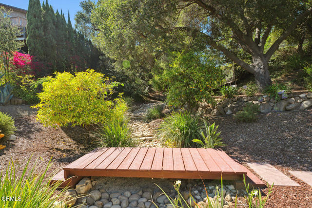 354 Larch Crest Court, Newbury Park CA: https://media.crmls.org/mediaz/650500ba-e448-41a1-9b4d-f6cbd1f0c129.jpg