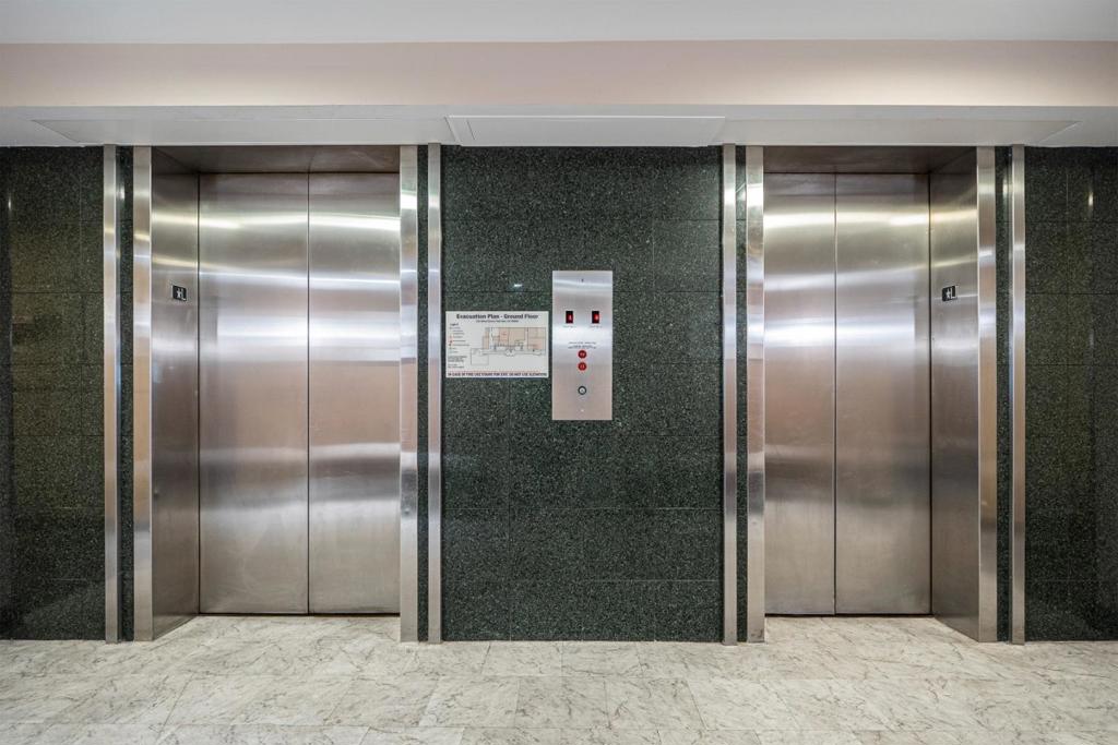 https://media.crmls.org/mediaz/65059a2c-c9ad-4c58-bf7d-432e6f989d7e.jpg?preset=X-Large