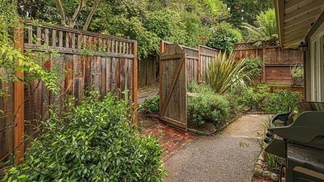 161 E Floresta Way, Portola Valley CA: https://media.crmls.org/mediaz/6505d4bd-567e-4050-84e3-6f7b0d997512.jpg