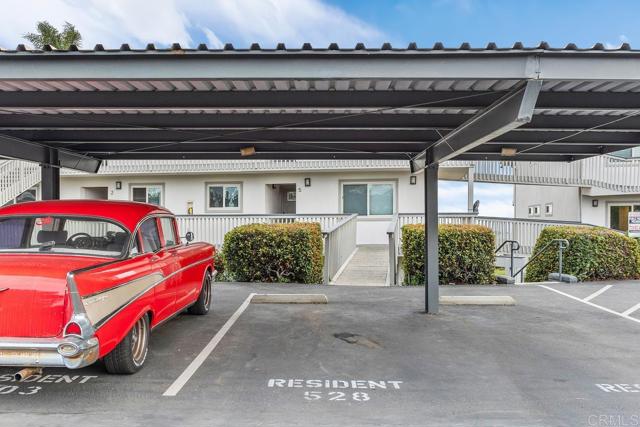 640 W Solana Circle, Solana Beach CA: https://media.crmls.org/mediaz/6505de88-ee66-4389-bf73-9b15e4b588d7.jpg