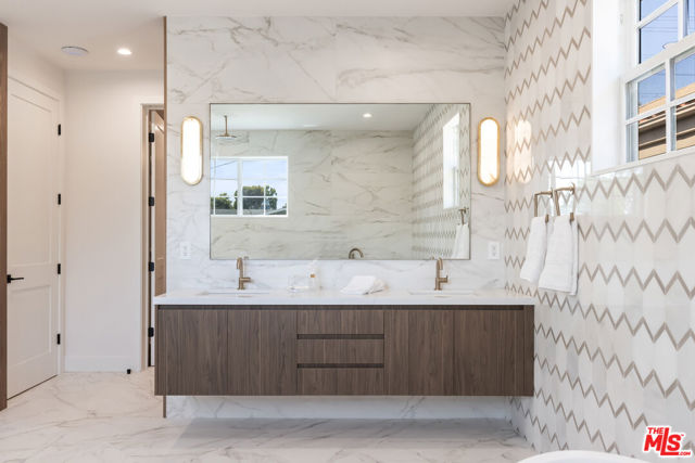 908 Rosecrans Avenue, Manhattan Beach CA: https://media.crmls.org/mediaz/650651f7-6886-42c0-808b-bed29b91e6d0.jpg