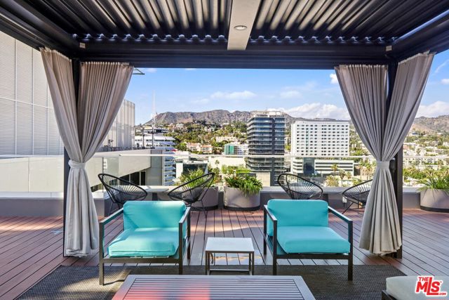 6250 Hollywood Boulevard, Los Angeles CA: https://media.crmls.org/mediaz/65072290-2366-454c-8a18-967499b9f871.jpg