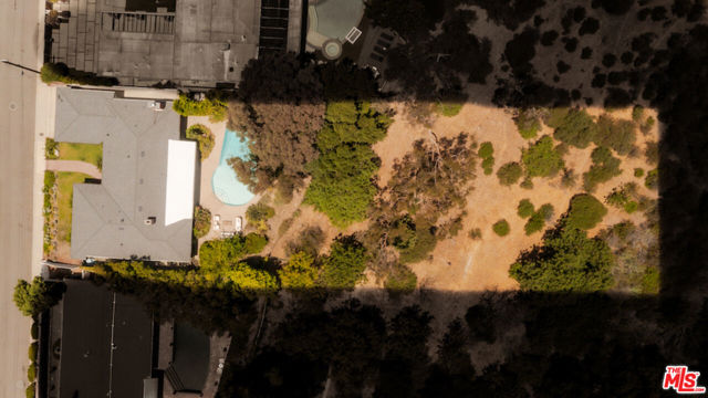 2700 Carmar Drive, Los Angeles CA: https://media.crmls.org/mediaz/65077531-7cff-4919-896a-4ebcb70585de.jpg