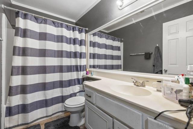4425 Arbor Cove Cir, Oceanside CA: https://media.crmls.org/mediaz/65078ab4-962a-4d24-9e72-2290c3dad49e.jpg