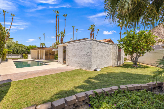 46428 War Bonnet Circle, Indian Wells CA: https://media.crmls.org/mediaz/6508363d-3d1a-4056-8874-207635f16dd3.jpg