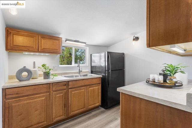 5665 Victoria LN, Livermore CA: https://media.crmls.org/mediaz/6508a893-428e-4276-96fc-3502aa1cfae1.jpg