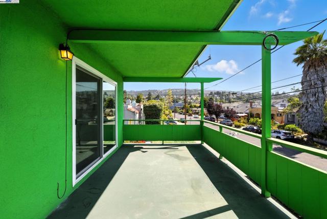 3101 61St Ave, Oakland CA: https://media.crmls.org/mediaz/65096428-5728-41ce-bc8d-3d67843fdf8c.jpg