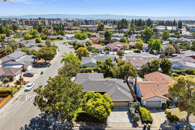 2082 Boxwood Way, Fremont CA: https://media.crmls.org/mediaz/650a74ce-725f-4b8d-a5af-ce535c4339c0.jpg