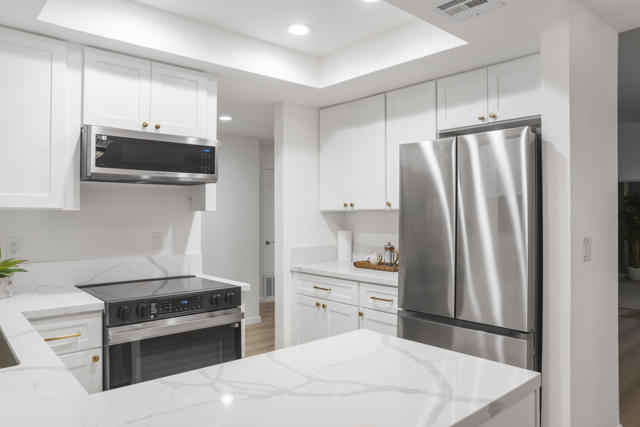 49091 Washington Street, La Quinta CA: https://media.crmls.org/mediaz/650aae32-57e1-451d-b431-045804d5fc28.jpg