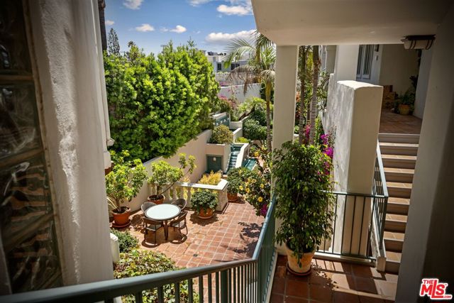 15500 West Sunset Boulevard, 301 photo 4