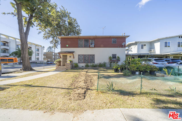 4455 W 3rd Street, Los Angeles CA: https://media.crmls.org/mediaz/650adaa8-9f88-4151-b12d-cd7c797e5369.jpg
