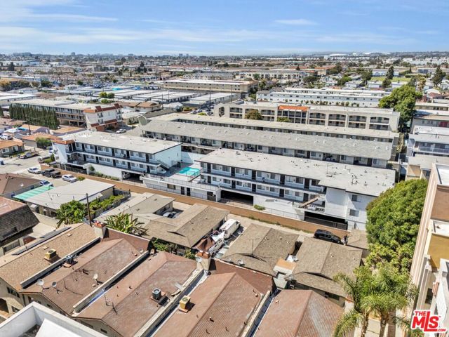 14110 Yukon Avenue, Hawthorne CA: https://media.crmls.org/mediaz/650b6e9f-0413-4da2-856e-37e6fc911768.jpg