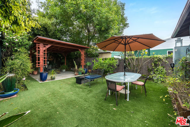 15361 Archwood Street, Van Nuys CA: https://media.crmls.org/mediaz/650b78d1-70d1-4315-ae2b-0d99aad9c3e2.jpg
