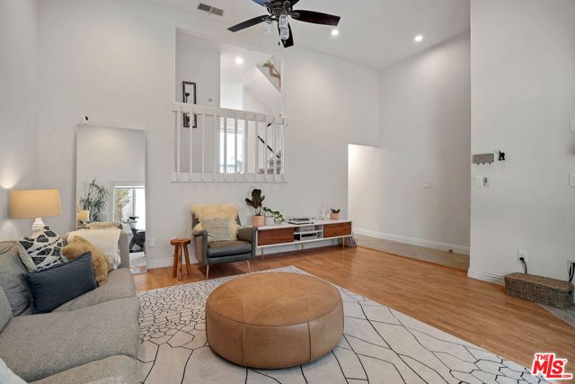 609 Meyer Lane, Redondo Beach, California 90278, 2 Bedrooms Bedrooms, ,1 BathroomBathrooms,Residential,Sold,Meyer,23239303