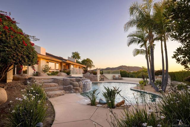 13671 Orchard Gate Rd, Poway CA: https://media.crmls.org/mediaz/650ba98c-5600-4ad5-aa9c-b443fb15df95.jpg