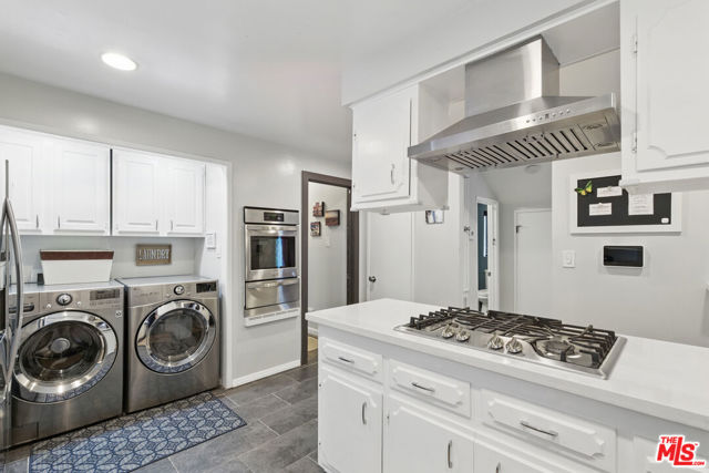 1209 Forest Street, Inglewood CA: https://media.crmls.org/mediaz/650bc377-0fa7-496b-a01f-1d8f1463f29b.jpg