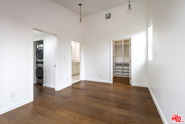 24042 Killion Street, Woodland Hills CA: https://media.crmls.org/mediaz/650bcbfd-fb7f-459d-a28d-447b8e9e3ddc.jpg