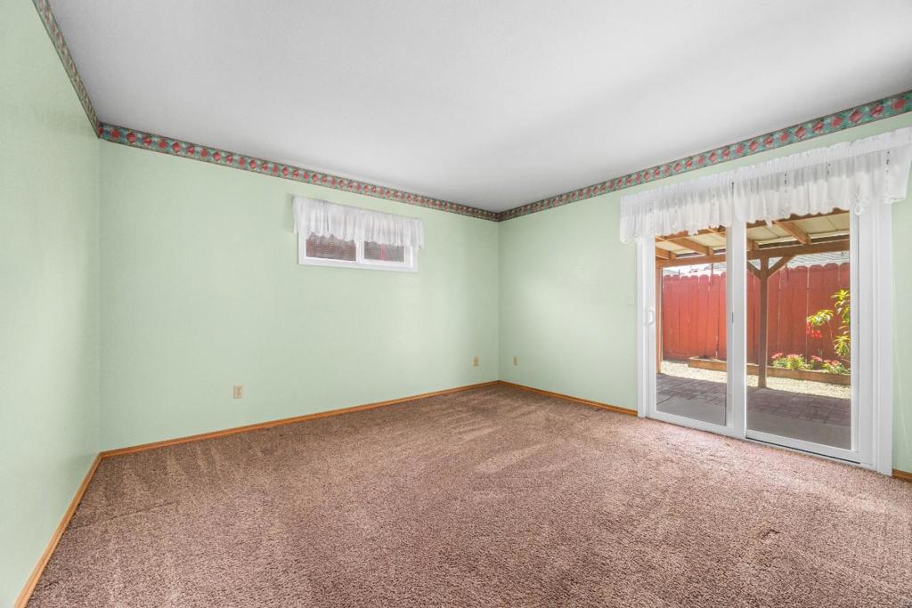 https://media.crmls.org/mediaz/650be43e-0a0c-4a4f-8ba9-b77edc569399.jpg?preset=X-Large