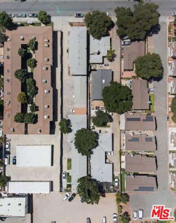 24966 Walnut Street, Santa Clarita CA: https://media.crmls.org/mediaz/650be8bb-89b2-4e29-9982-a1c998958c5c.jpg
