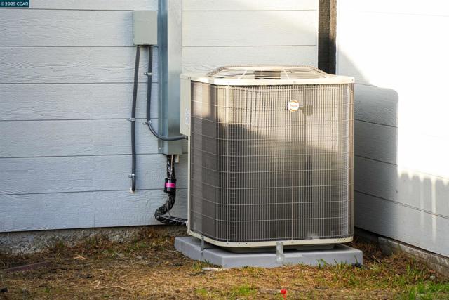 1360 99th ave, Oakland CA: https://media.crmls.org/mediaz/650c3e08-ae7f-4660-bb8d-2ffec12b0dab.jpg