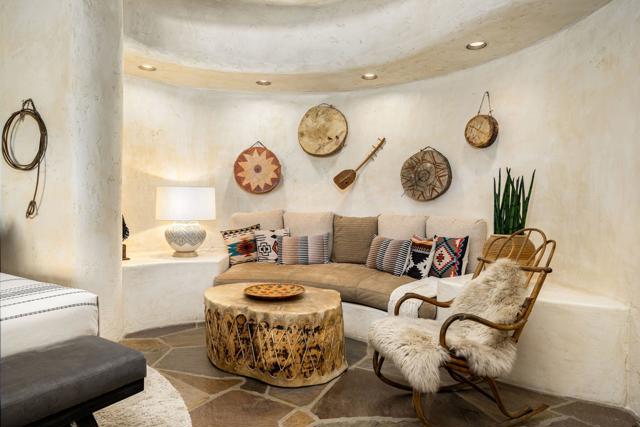 475 S Via Las Palmas, Palm Springs CA: https://media.crmls.org/mediaz/650c7676-d1c1-48c2-af71-625c98eb0de5.jpg