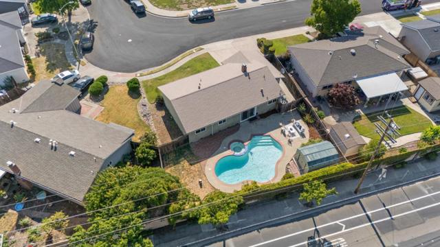 7527 Sutton Lane, Dublin CA: https://media.crmls.org/mediaz/650cef76-c437-4485-a6d6-76d5b0953941.jpg