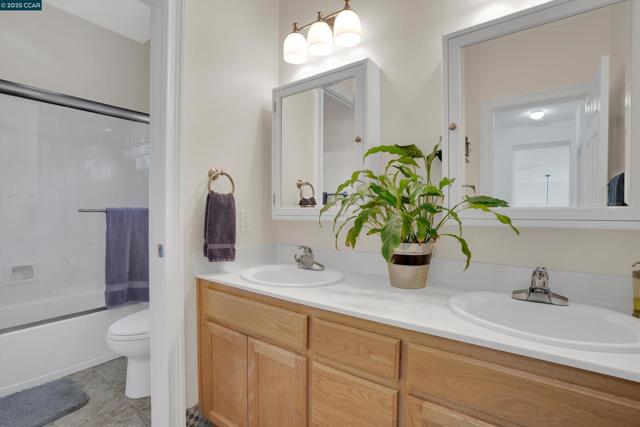 1109 Brittany Hills Ct, Martinez CA: https://media.crmls.org/mediaz/650d5595-0ef7-4764-abb8-b28cc562d363.jpg