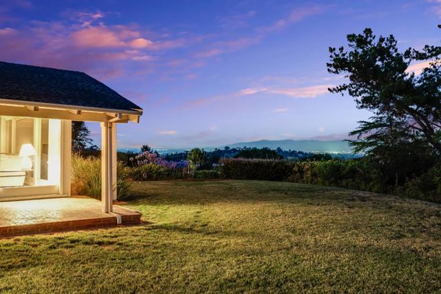 25850 Vinedo Lane, Los Altos Hills CA: https://media.crmls.org/mediaz/650d8031-115e-4561-ae26-608f270f003b.jpg