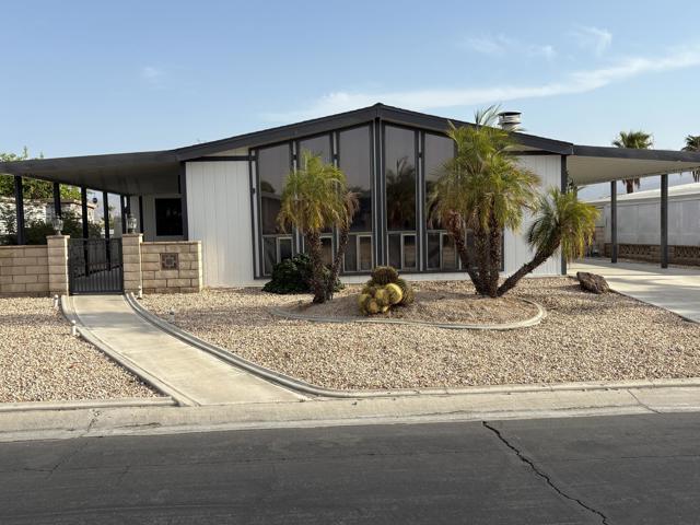 73851 Desert Greens S Drive, Palm Desert CA: https://media.crmls.org/mediaz/650d9c02-aa63-4e51-9341-717ebd309daa.jpg