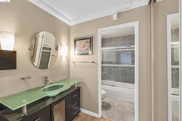 Image 18 of 33 For 555 Pierce St  942