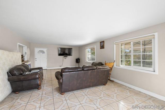 1492 Ilexey Avenue, San Diego CA: https://media.crmls.org/mediaz/650e66b4-084c-421d-a3b1-e404764623b9.jpg